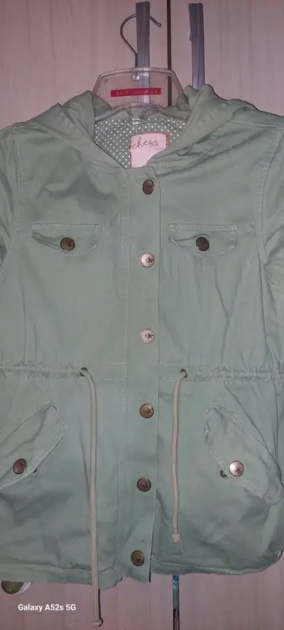 Parka verde con capucha - miniatura 3