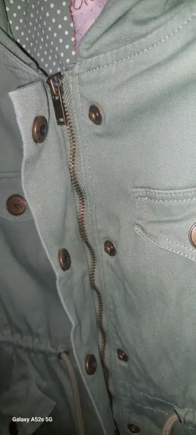 Parka verde con capucha - miniatura 4