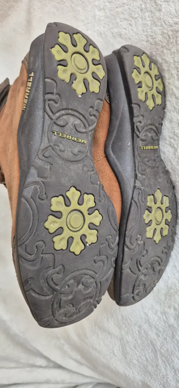Botas de trekking color café marca Merrell - 2