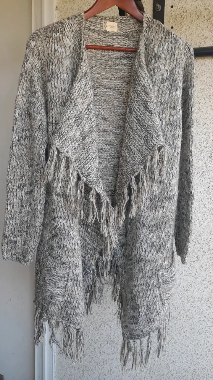 Cárdigan de lana gris con flecos - 1