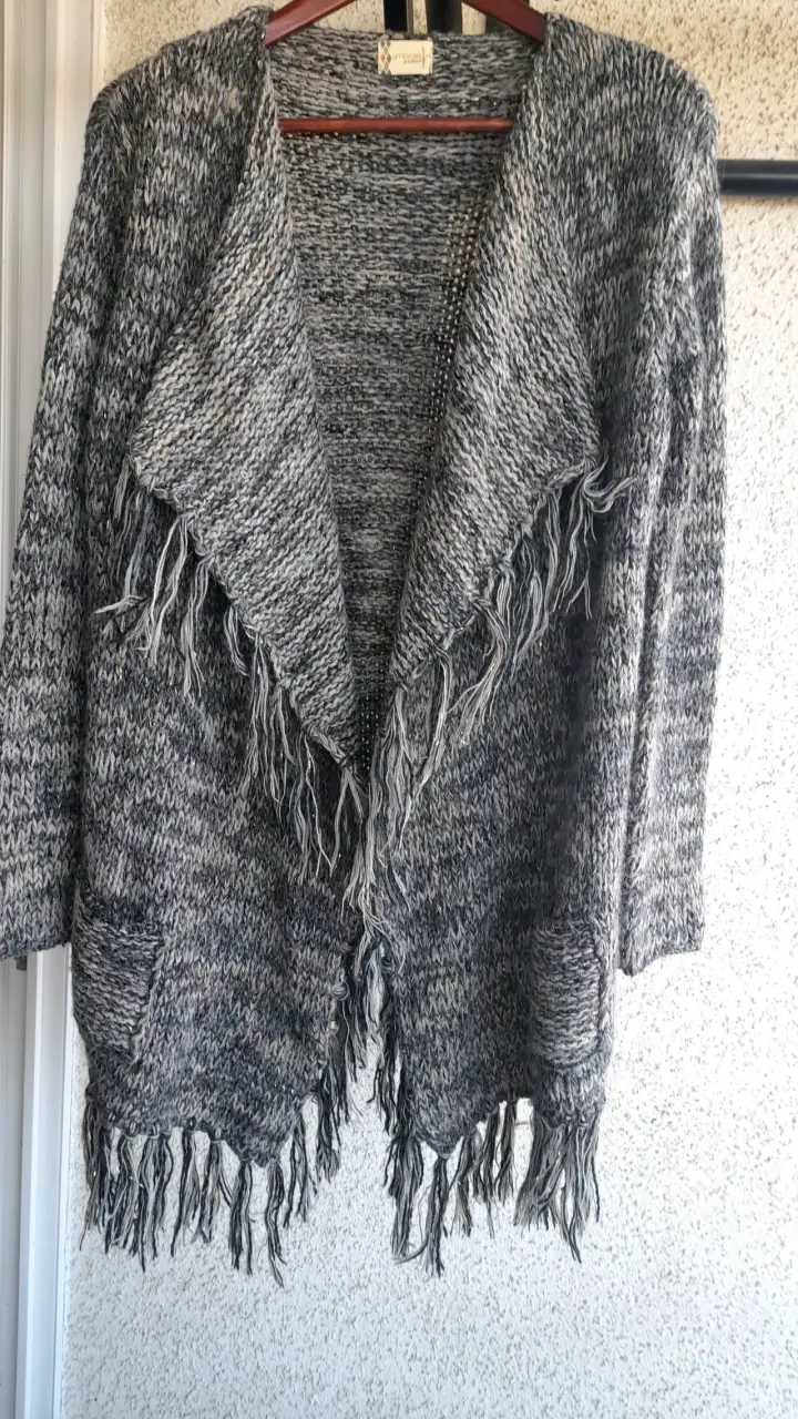 Cardigan gris con flecos - 1