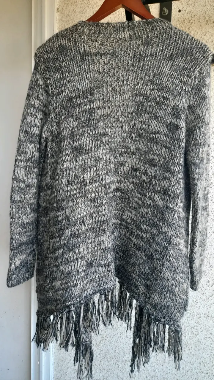 Cardigan gris con flecos - 2