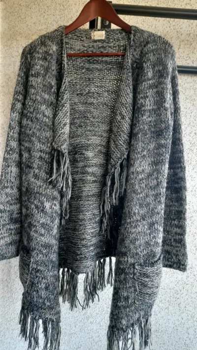 Cardigan gris con flecos - miniatura 3