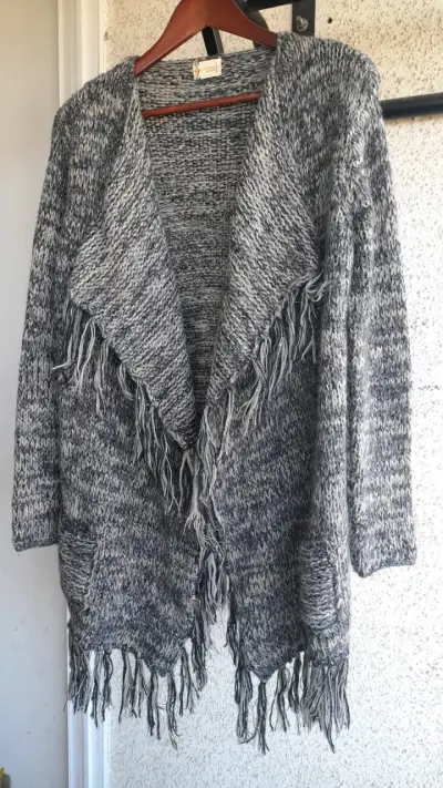 Cardigan gris con flecos - miniatura 4