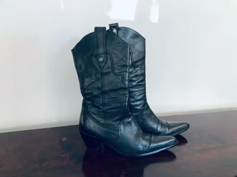 Botas vaqueras negras de cuero - 1