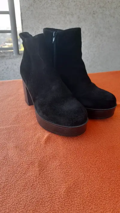 Botines negros de gamuza - miniatura 1