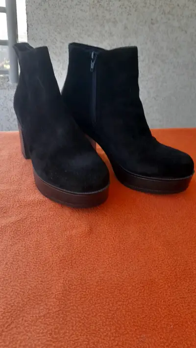 Botines negros de gamuza - miniatura 2