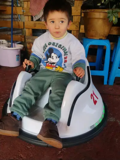 Mini auto electrico para niños - miniatura 7