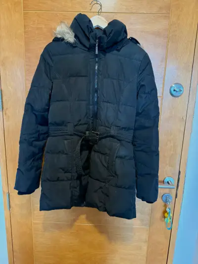 Parka negra con capucha - miniatura 1