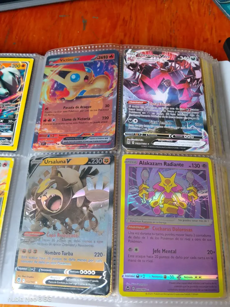 Álbum de cartas Pokémon - 2