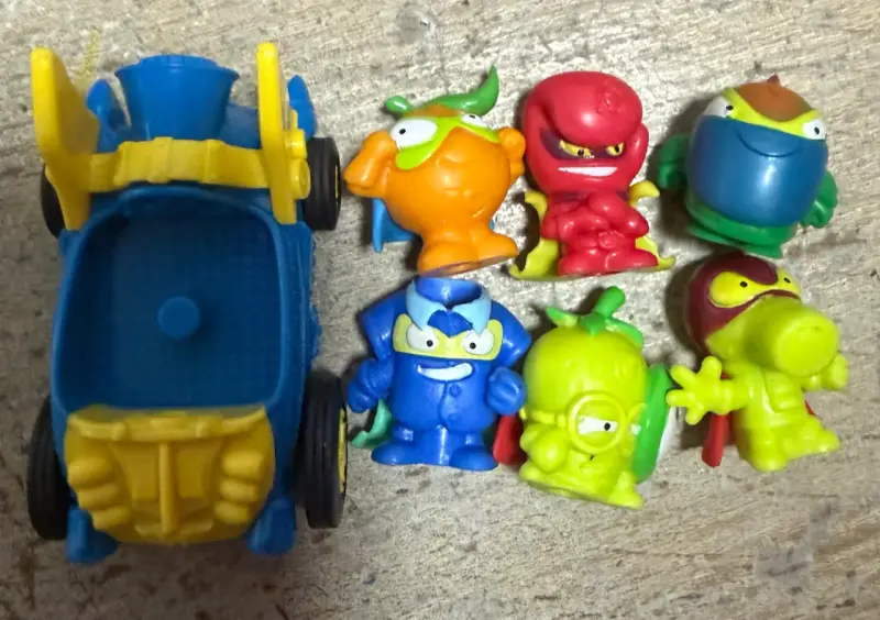 Set de 6 súper zings + auto de heroe - 3