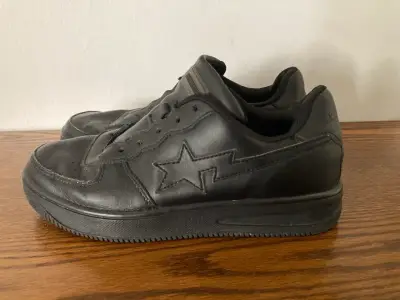 Zapatillas negras con estrella - miniatura 1