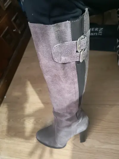Botas altas de taco beige talla 38 - miniatura 1