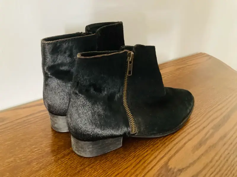 Botines negros con cremallera