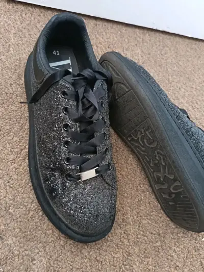 Zapatillas negras con brillo - miniatura 1