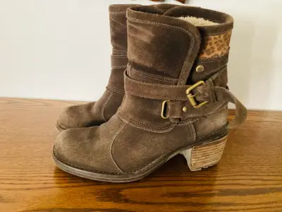 Botas marrones de gamuza - miniatura 1
