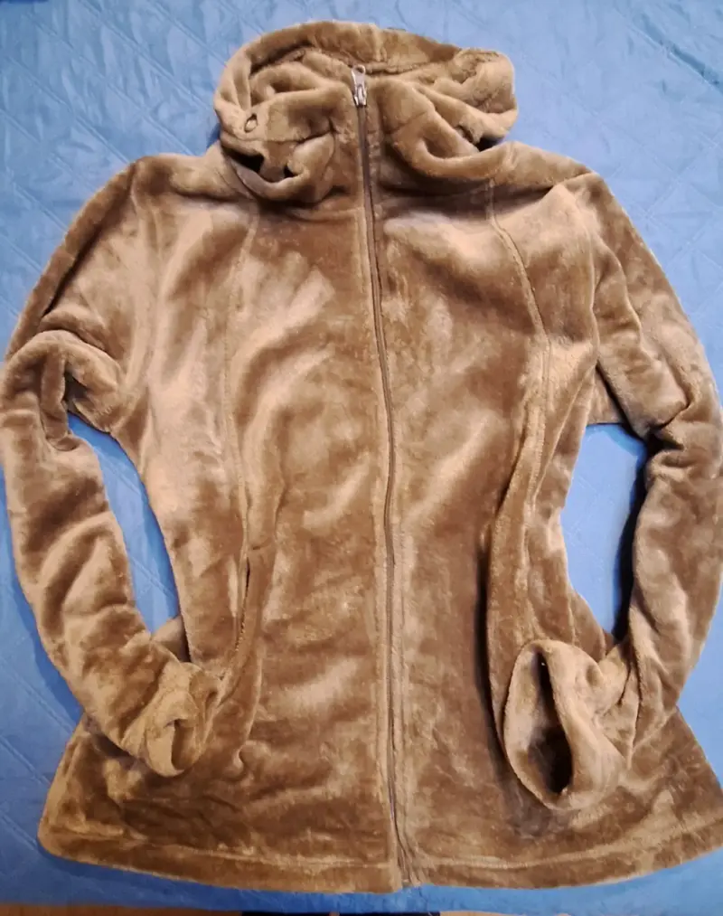 Poleron de plush con capucha talla L