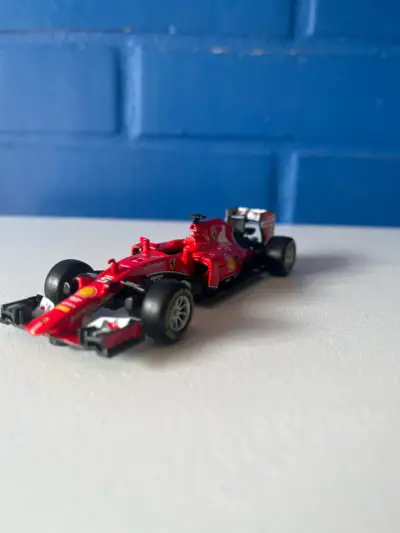 Auto a escala Fórmula 1 FERRARI - miniatura 2
