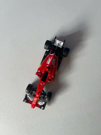 Auto a escala Fórmula 1 FERRARI - miniatura 3
