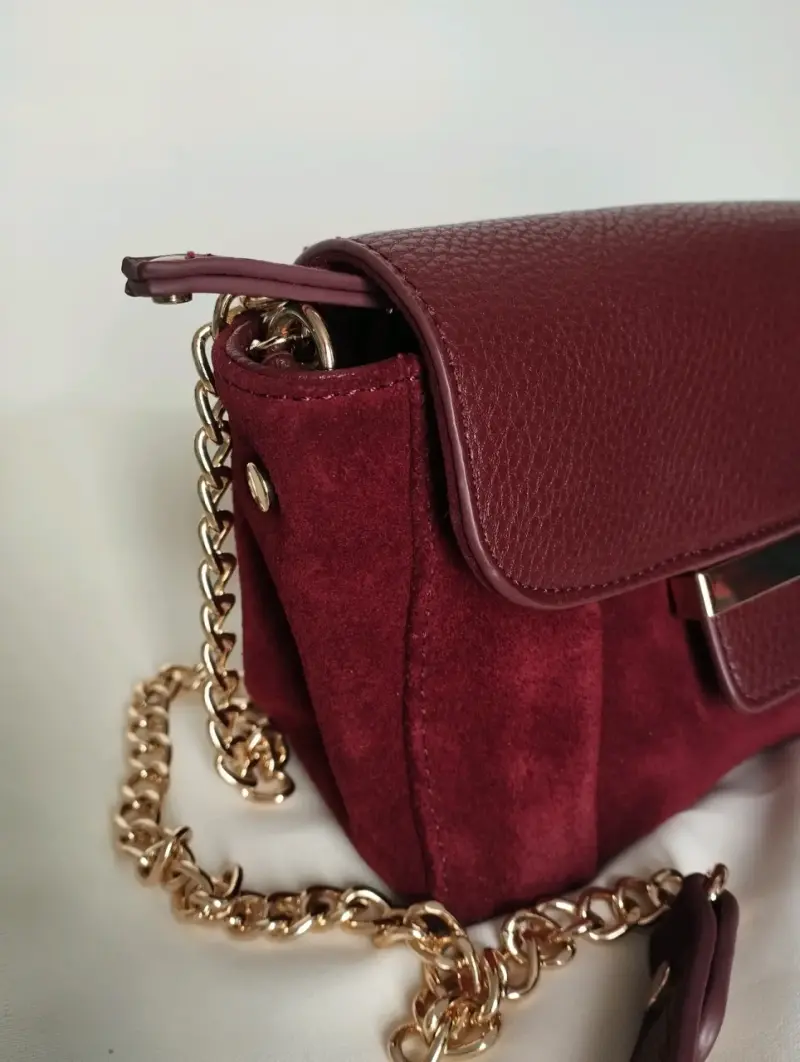Cartera burdeo con cadena dorada - 2