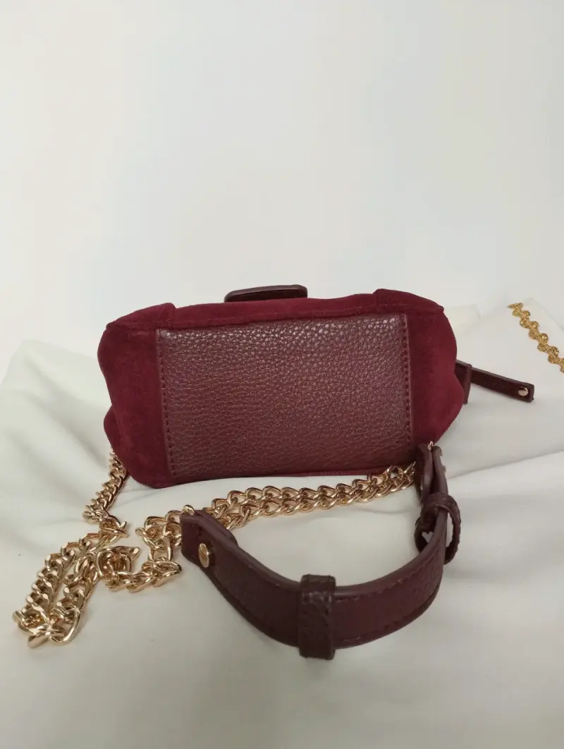Cartera burdeo con cadena dorada - 5