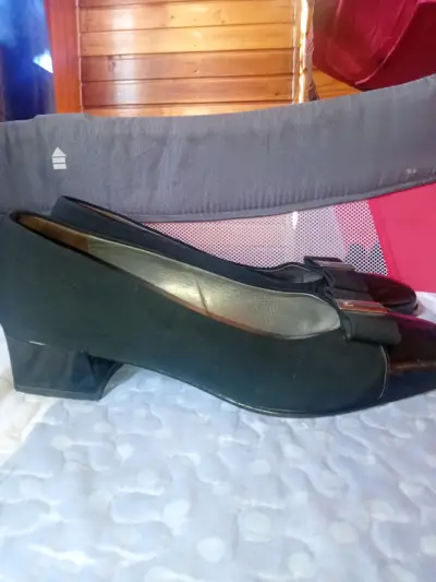 Zapatos de taco bajo negros - miniatura 2