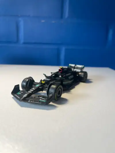 Auto de colección F1 Mercedes AMG - miniatura 1