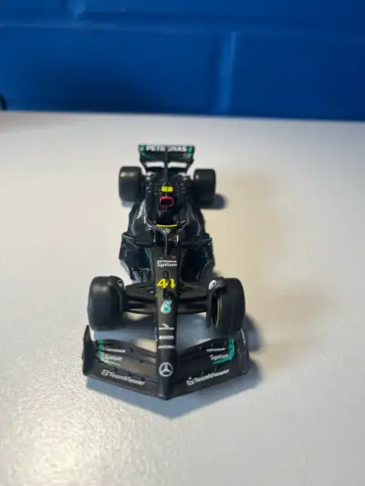 Auto de colección F1 Mercedes AMG - miniatura 3