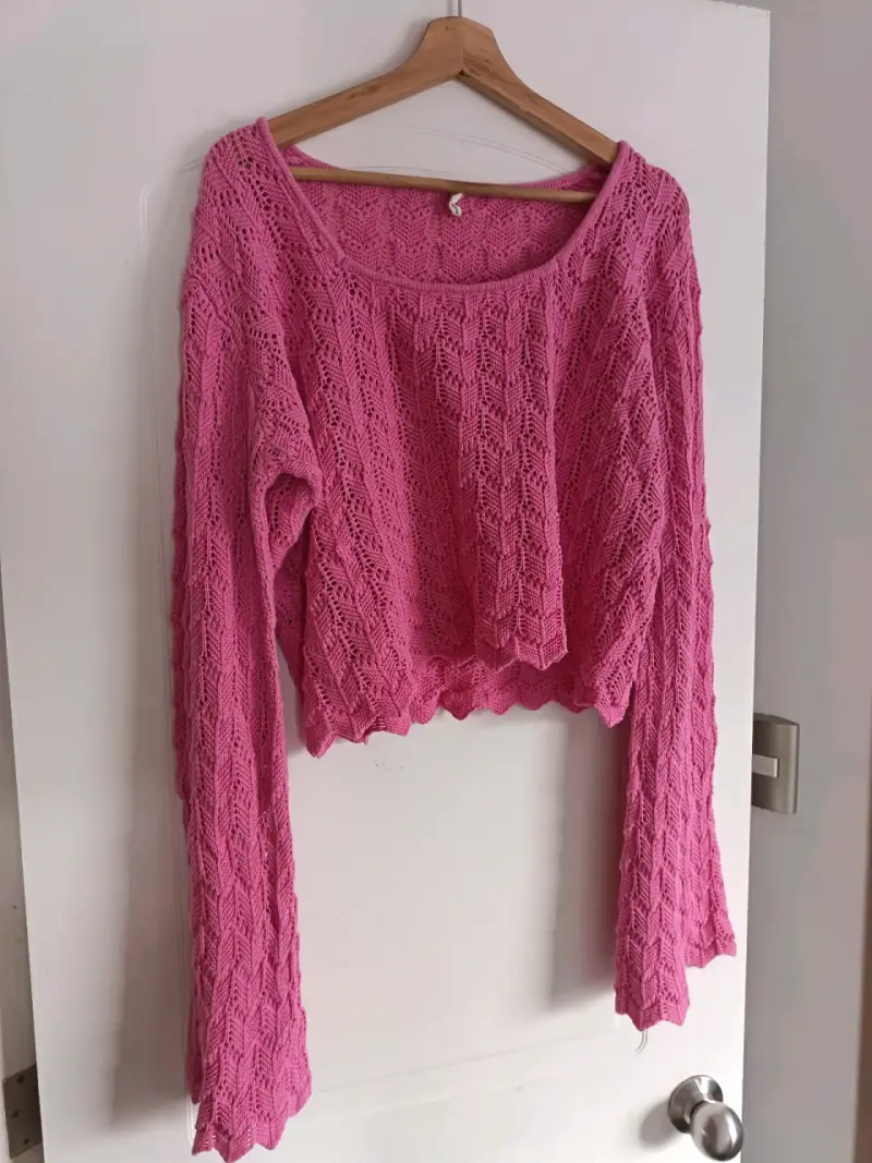 Suéter rosado de encaje - 1