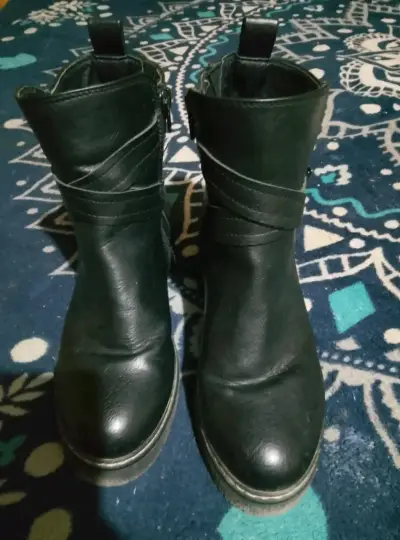 Botas negras número 36 - miniatura 1