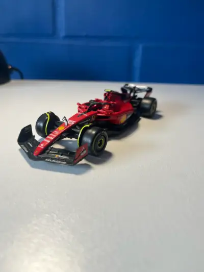 Auto de colección Ferrari F1 - miniatura 1