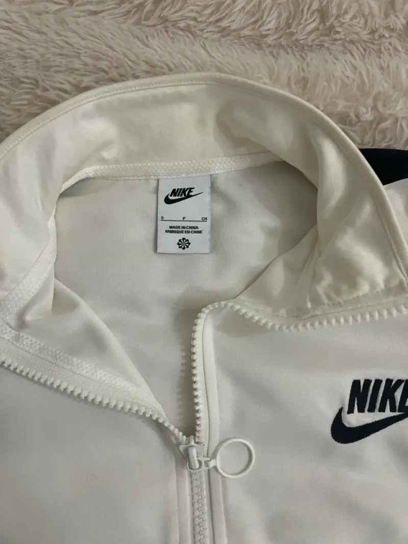 Chaqueta deportiva Nike blanca - 2