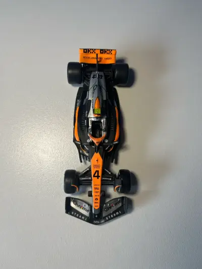 Auto de carrera miniatura McLaren - miniatura 4