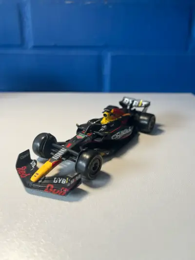Modelo auto F1 Red Bull - miniatura 1