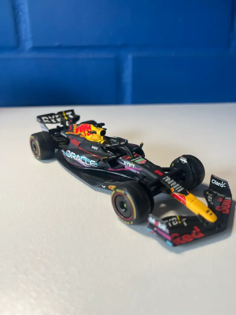 Modelo auto F1 Red Bull - 2