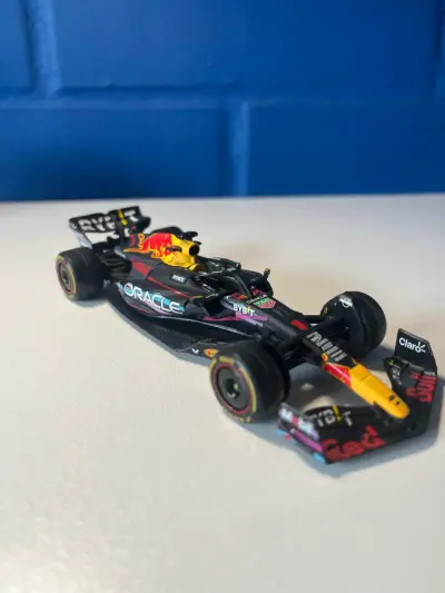 Modelo auto F1 Red Bull - miniatura 2