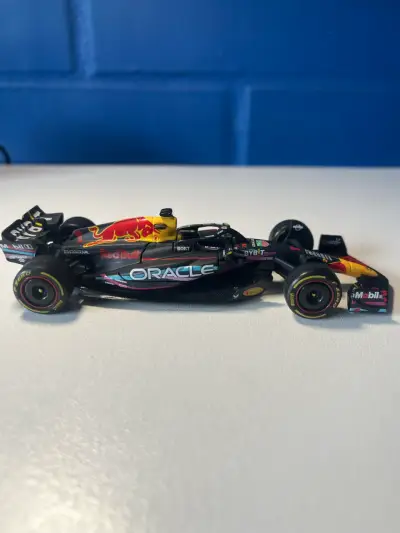 Modelo auto F1 Red Bull - miniatura 3