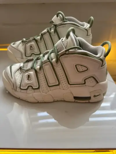 Zapatillas Nike Air More Uptempo Verdes - miniatura 2