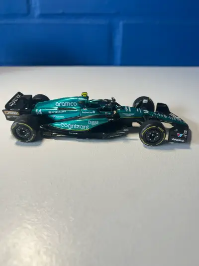 Auto F1 Aston Martin - miniatura 3