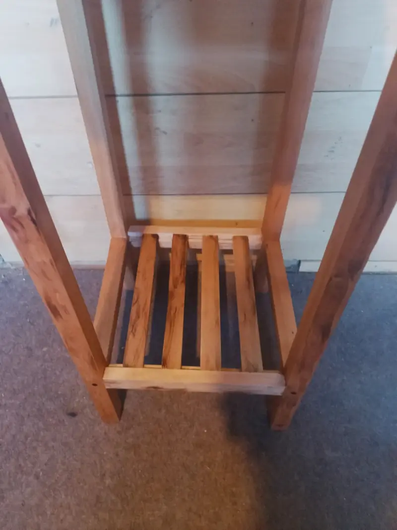 Mesa auxiliar de madera rústica - 4