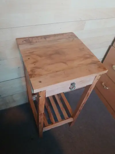 Mesa auxiliar de madera rústica - miniatura 5