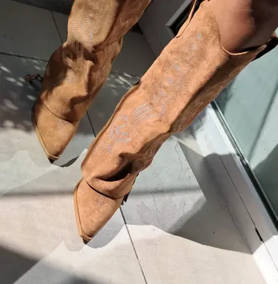 Botas altas marrones bordadas - miniatura 3