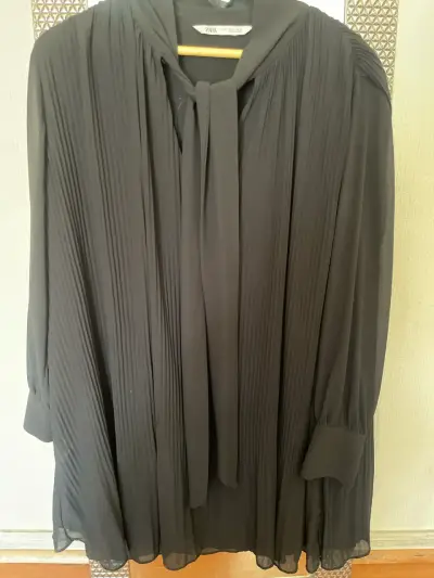 vestido negro elegante - miniatura 3