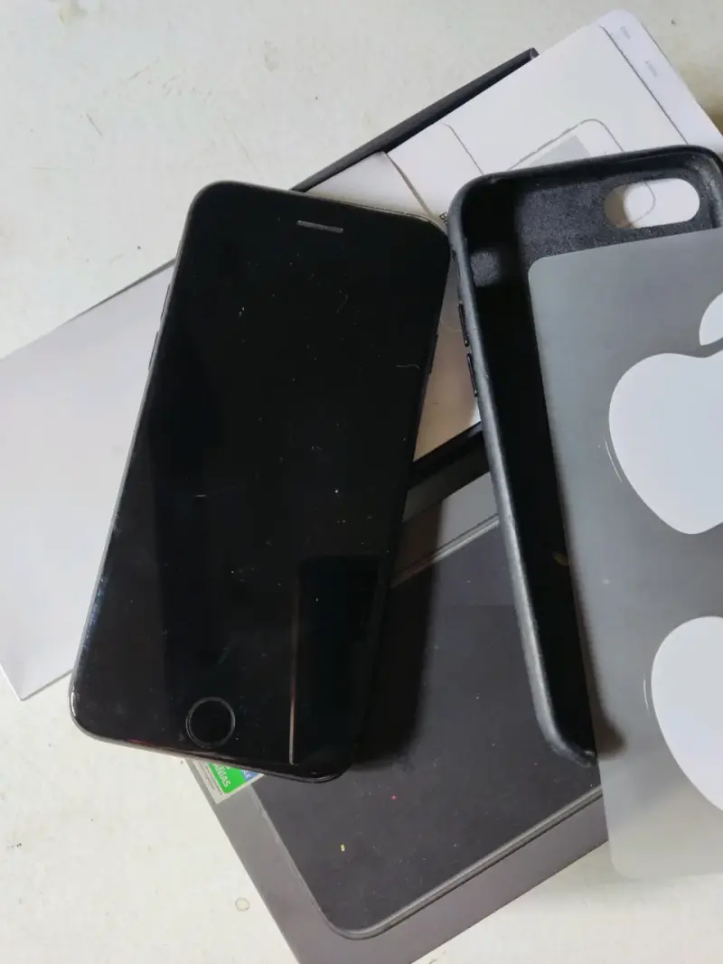 iPhone con caja y accesorios - 3