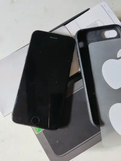 iPhone con caja y accesorios - miniatura 3
