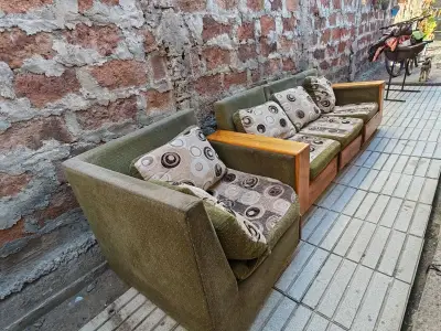 Sofá seccional con cojines - miniatura 2