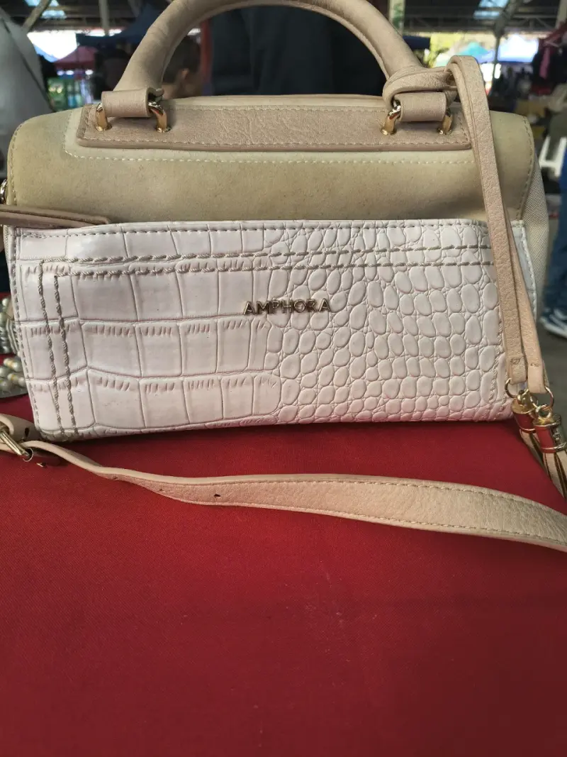 Cartera Amphora color beige