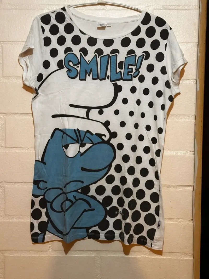 Polera blanca con diseño Smurf - 2