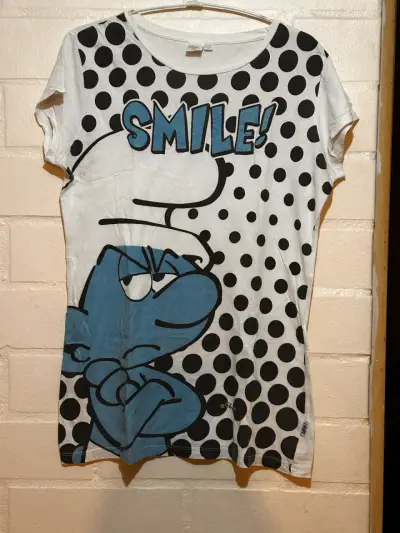 Polera blanca con diseño Smurf - miniatura 2