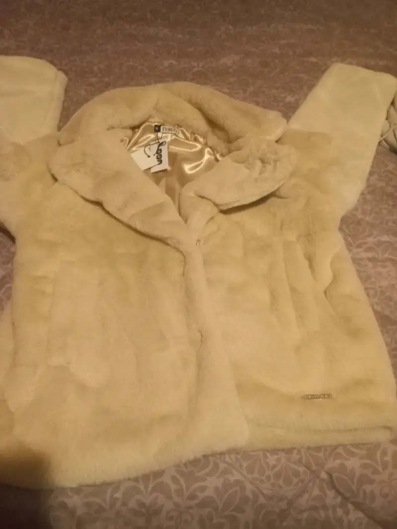 Abrigo de piel sintética beige - 1